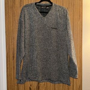 100% polyester assembled in the Dominican republic made out of US materials